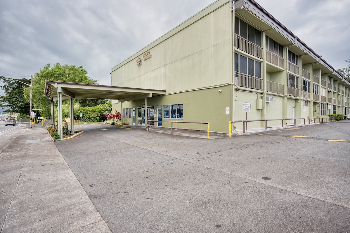 355 Kalanianaole #B & D - B & D